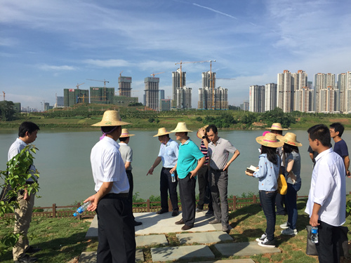 南寧市建寧水務(wù)投資集團(tuán)有限責(zé)任公司集團(tuán)董事長(zhǎng)帶隊(duì)視察我公司邕江綜合整治和開發(fā)利用工程監(jiān)理工作